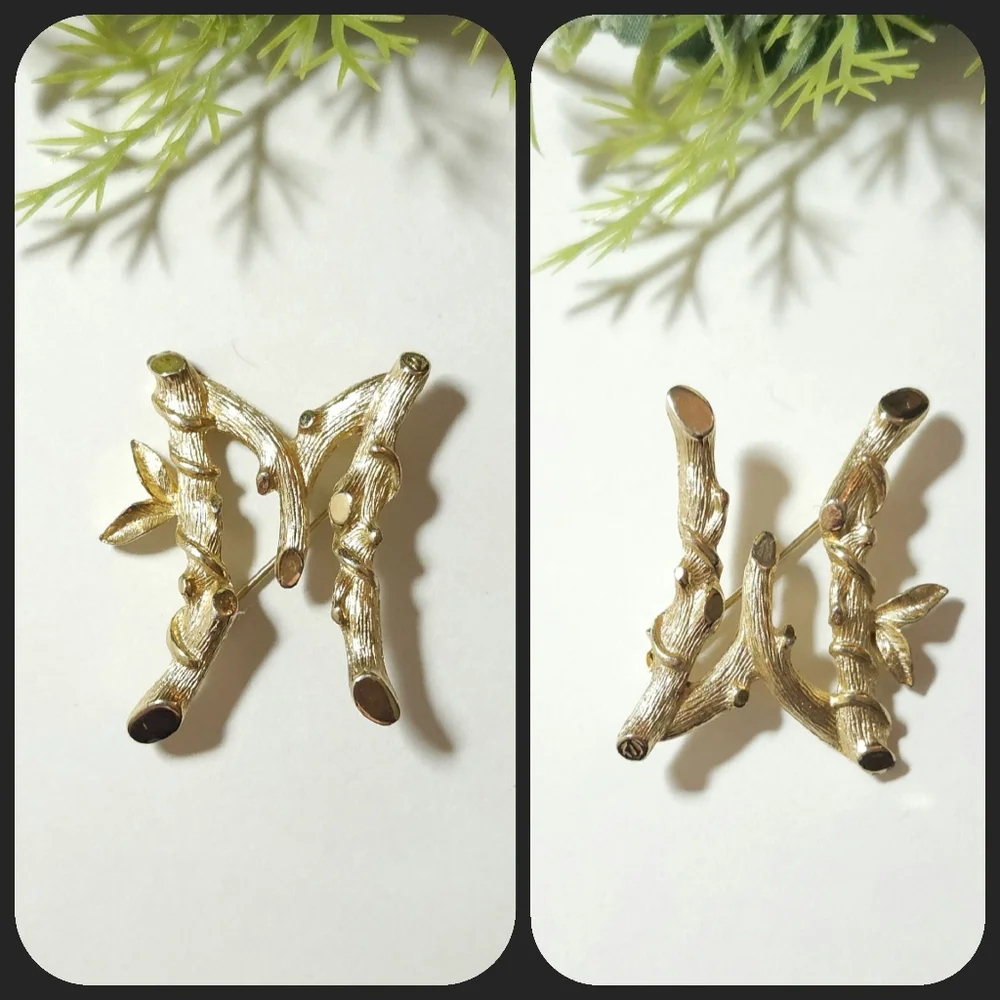 Vintage Sarah Coventry W or M Gold Tone Leaf Letter Initial Brooch